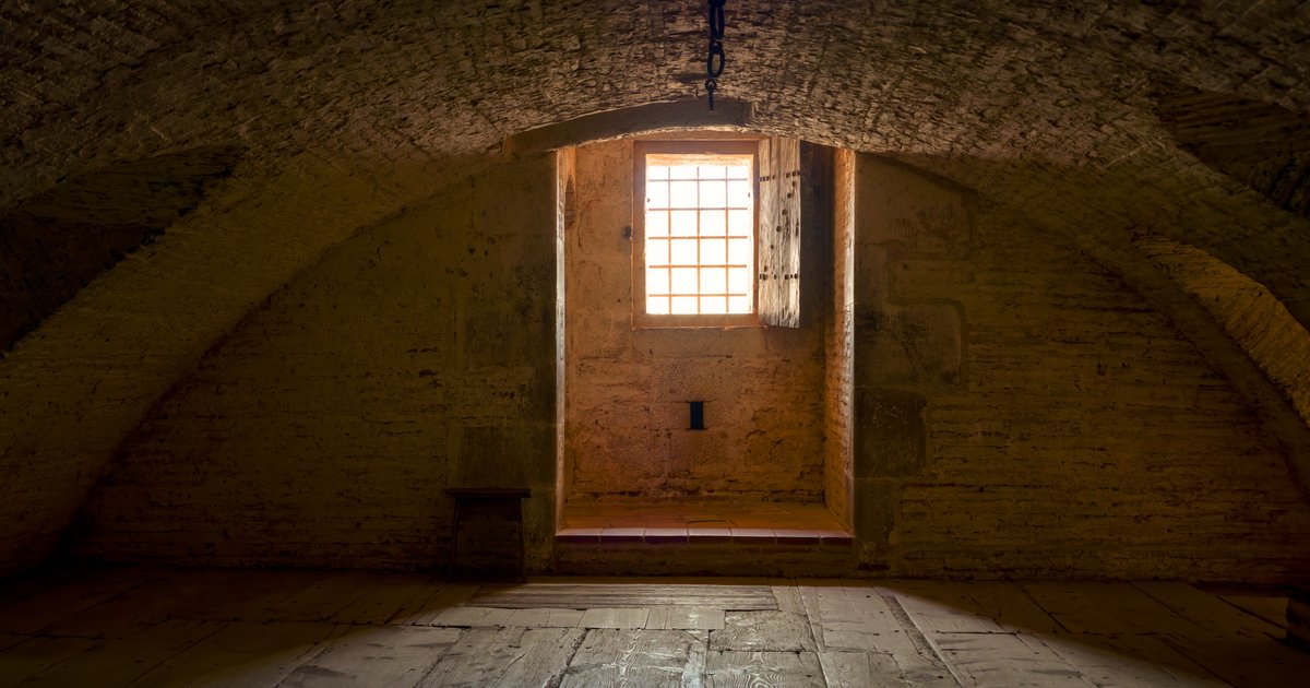 Inside Salses: the dark rooms