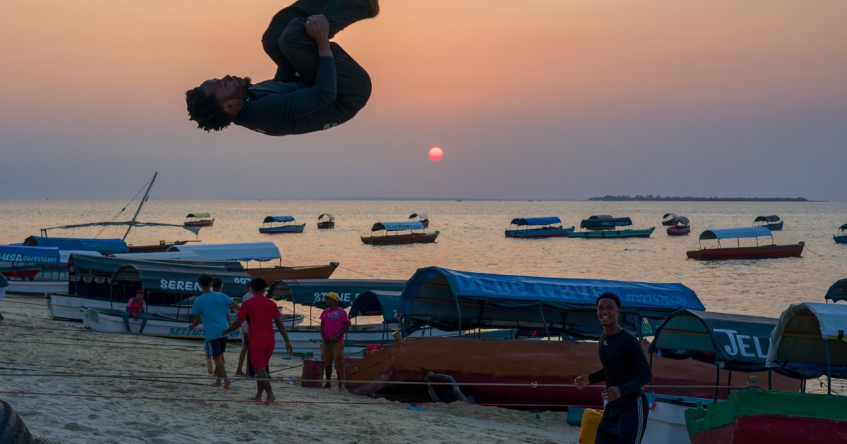 Seafront acrobats