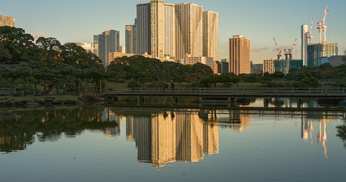 Hamarikyu, the water